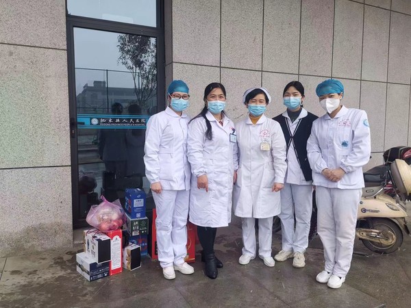 人文关怀护理小组看望一线人员.jpg
