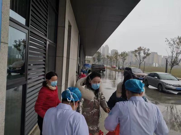 院工会慰问一线人员.jpg
