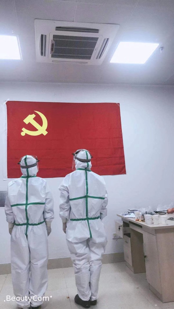 党旗下的“天使”.jpg