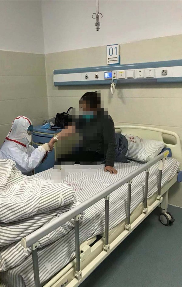 为患者抽血.jpg